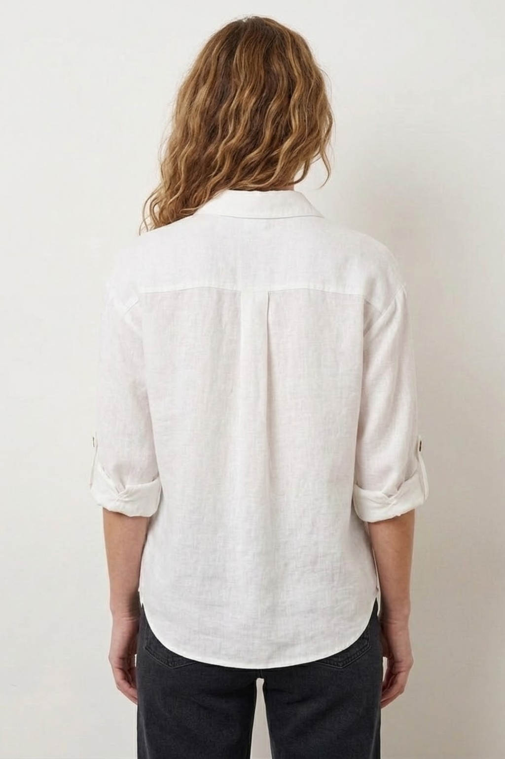 Ladies' white pure linen long-sleeve shirt with a pocket detail; a breathable, sustainable summer essential.